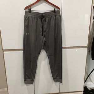 Salt n pepper grey under Armour joggers.